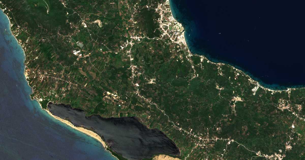 Satelitska karta: Chlomatianá