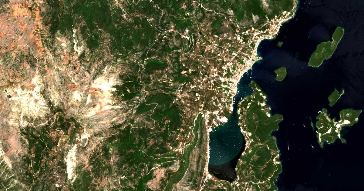Satelitska karta: Ágios Christóforos