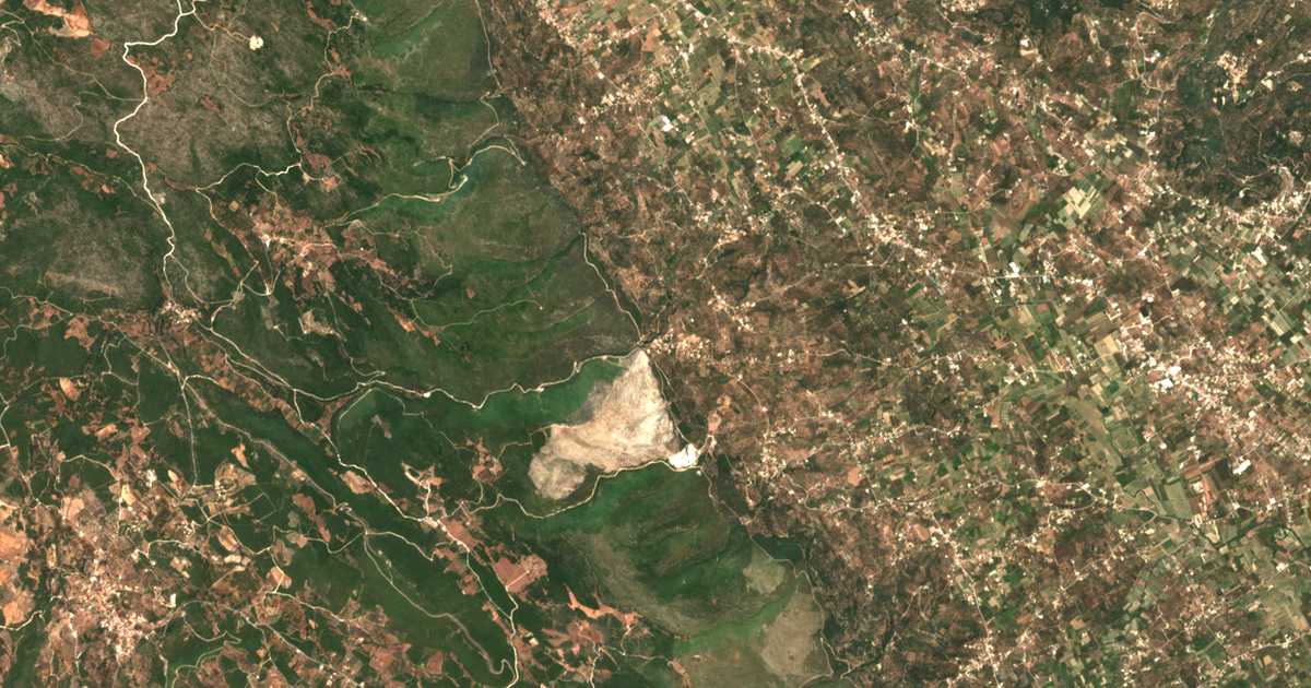 Satelitska karta: Agía Marína