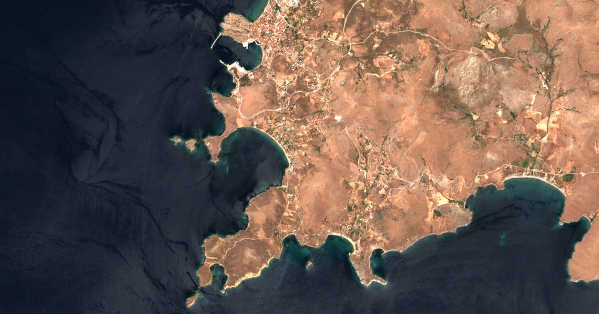 Satelitska karta: Paralía Platéos