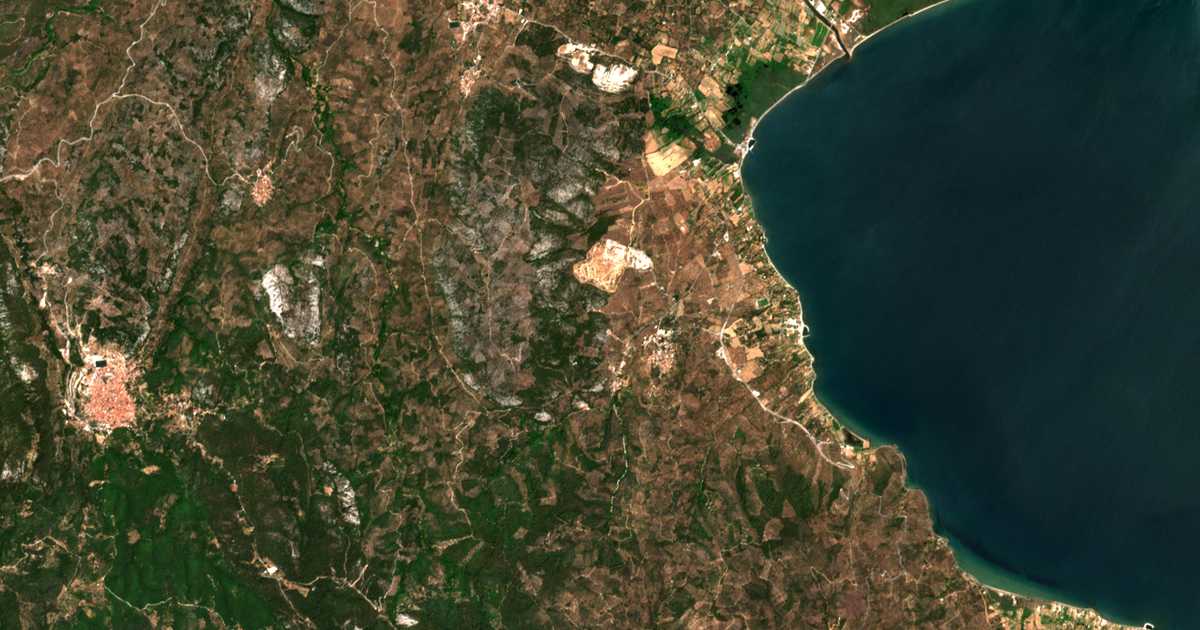 Satelitska karta: Koufó Vounó
