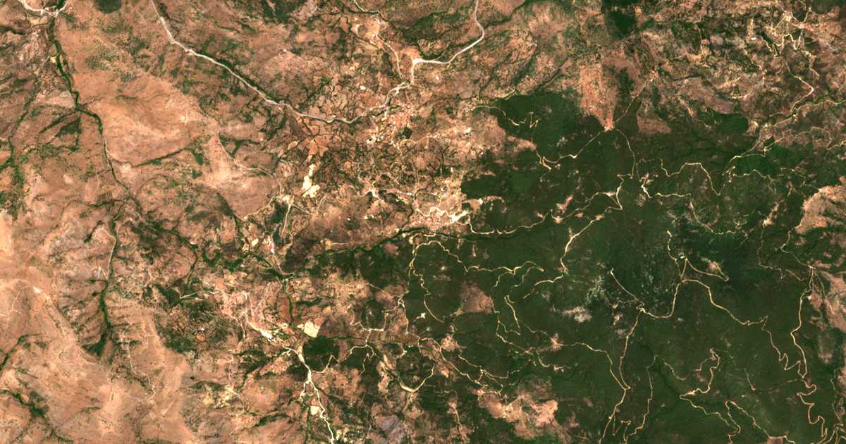 Satelitska karta: Pteroúnta