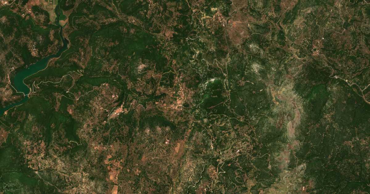 Satelitska karta: Kerpiní
