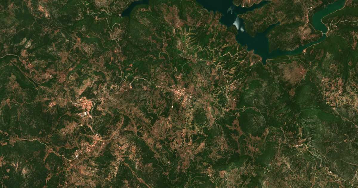 Satelitska karta: Perdikonérion
