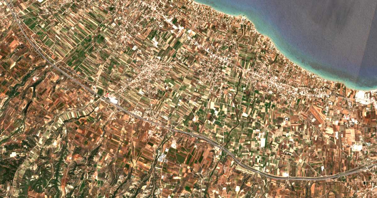 Satelitska karta: Agía Marína