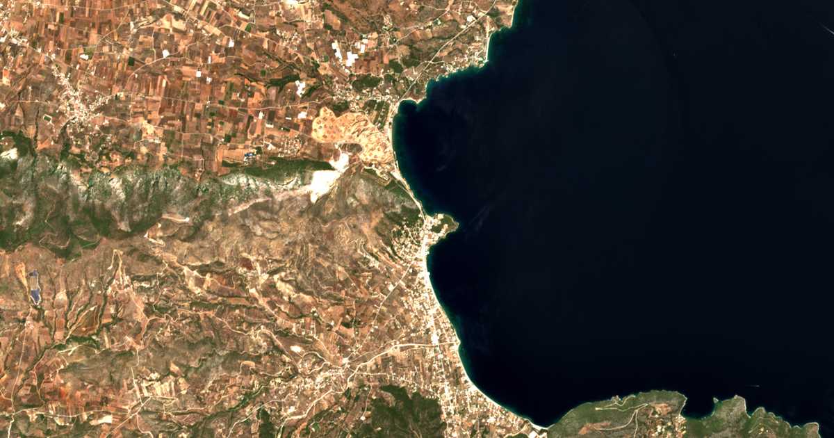 Satelitska karta: Loutrá Oraías Elénis