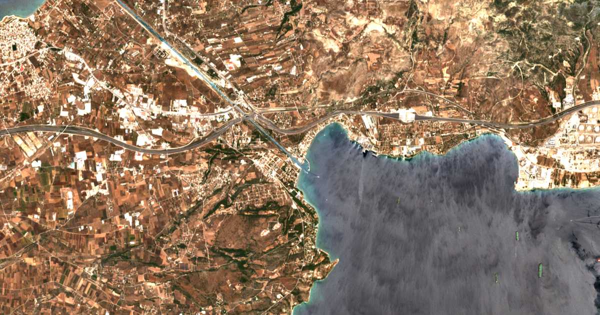 Satelitska karta: Isthmía