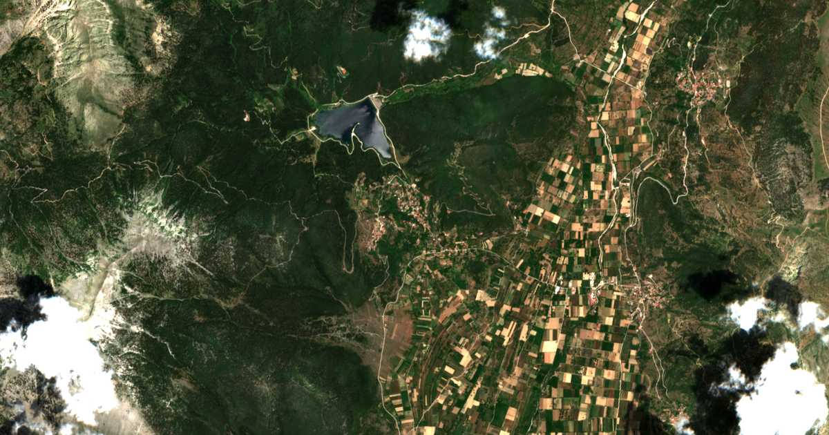 Satelitska karta: Archaía Feneós