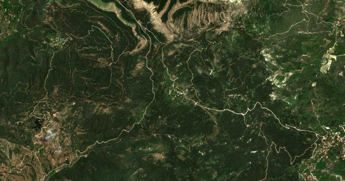 Satelitska karta: Karyá