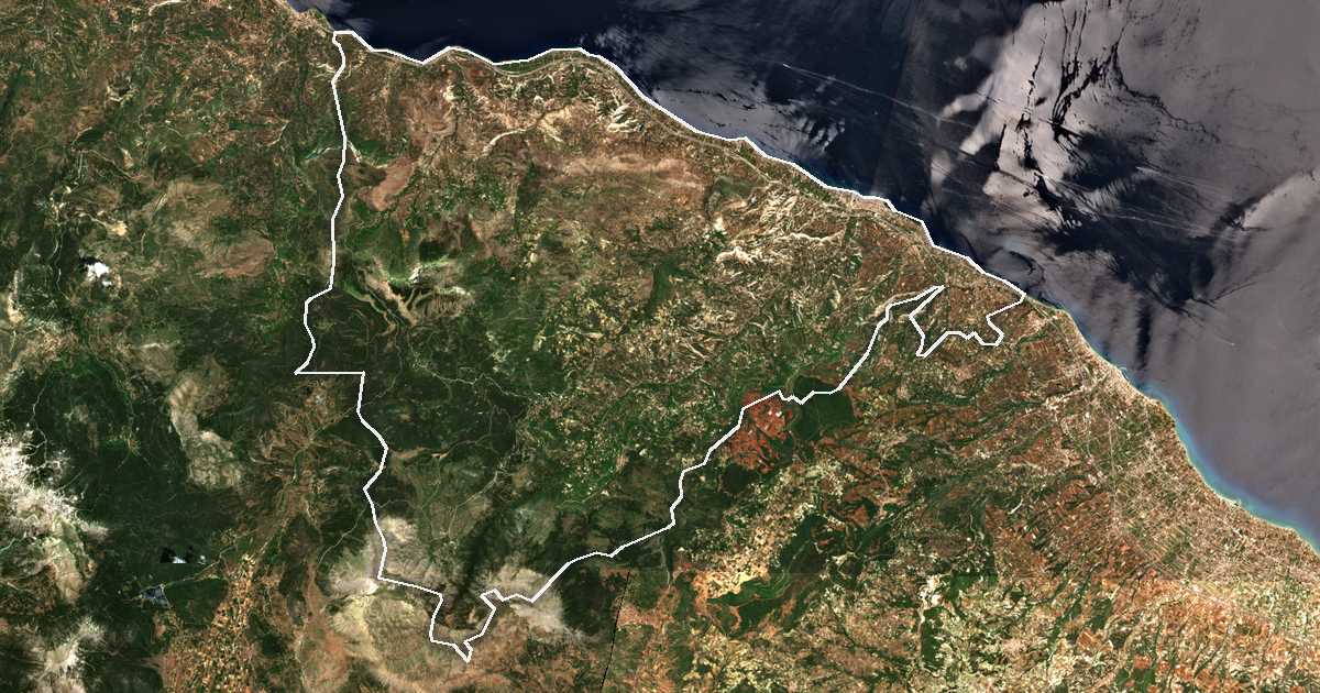 Satelitska snimka s ucrtanom granicom: Dímos Xylokástrou - Evrostínis