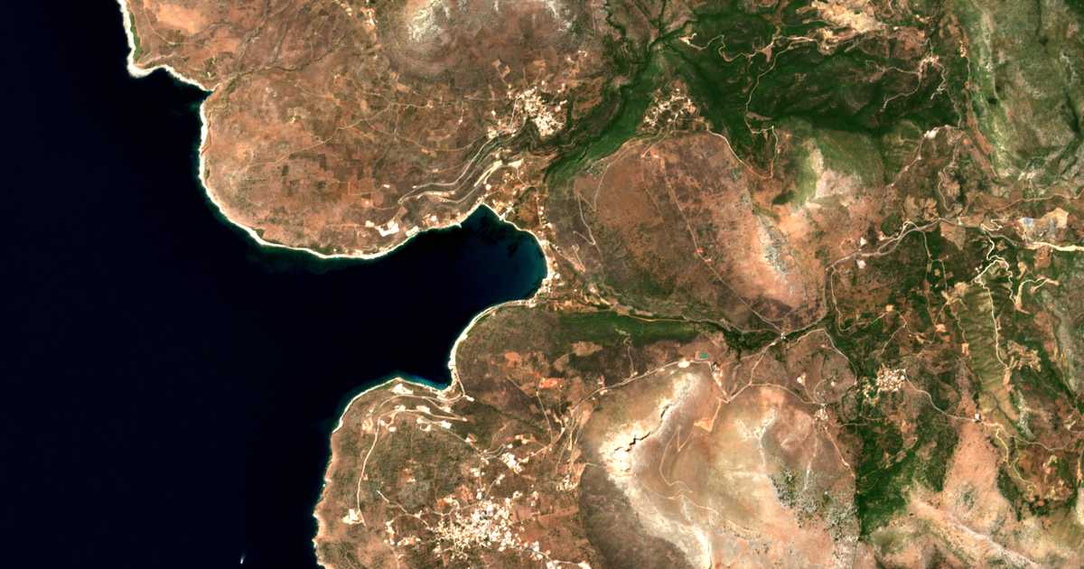 Satelitska karta: Néon Oítylon