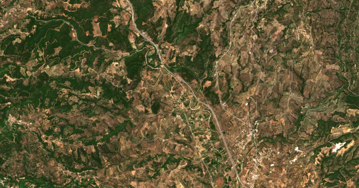 Satelitska karta: Karavás