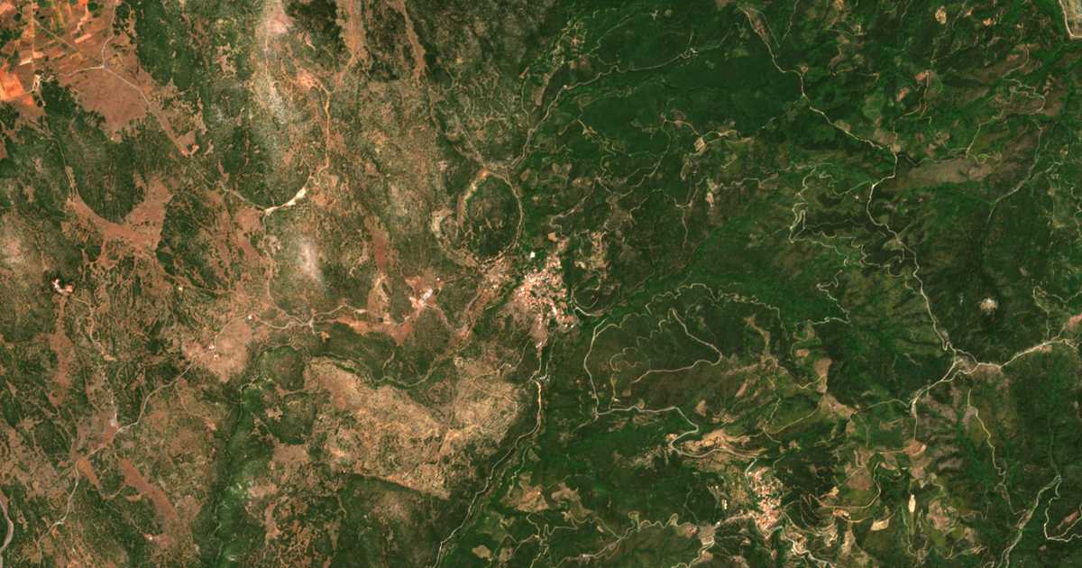 Satelitska karta: Karyaí