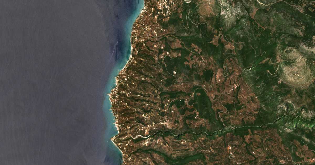 Satelitska karta: Mikrá Mantíneia