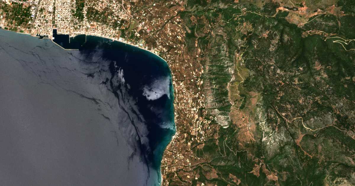 Satelitska karta: Paralía Vérgas
