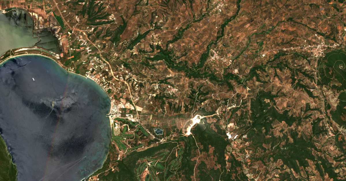 Satelitska karta: Pýla