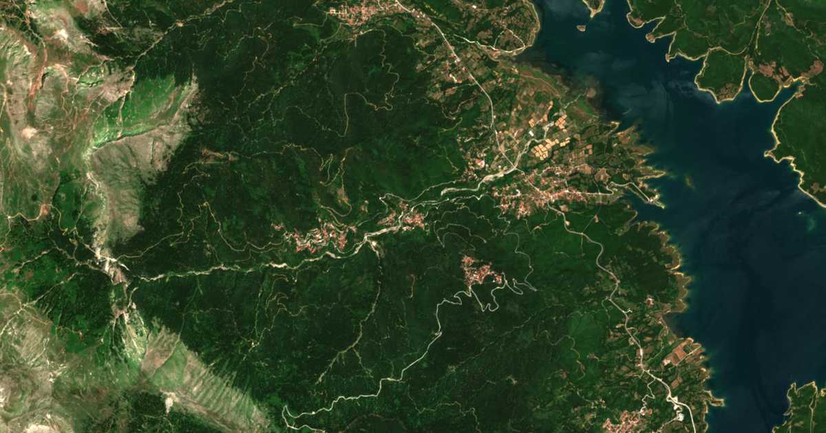 Satelitska karta: Pezoúla