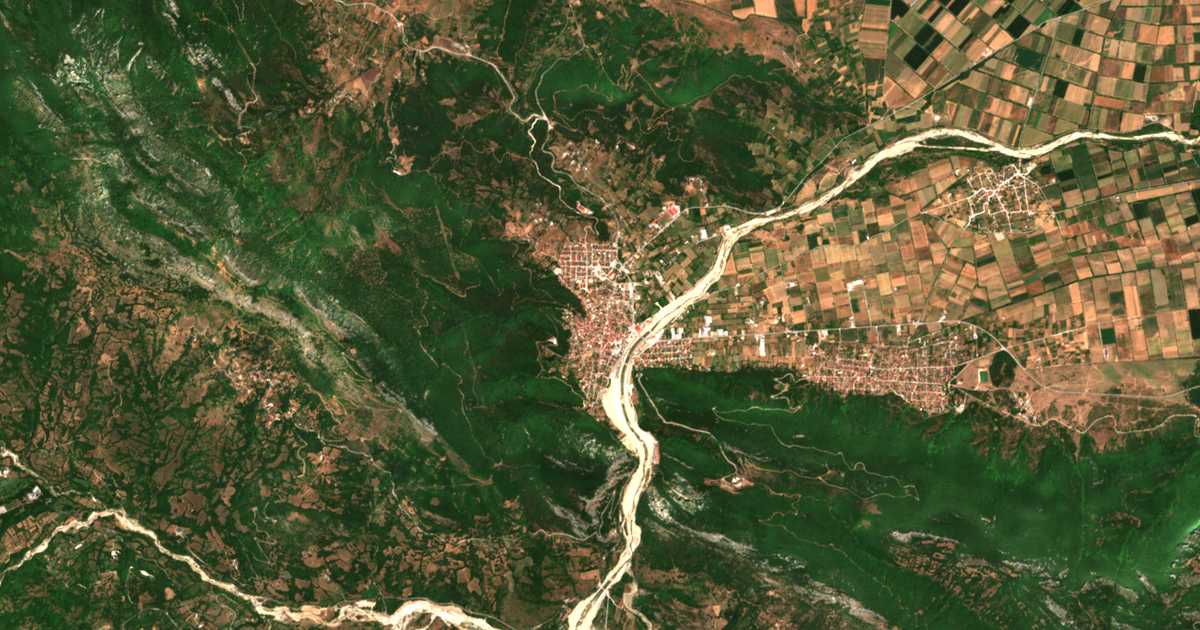 Satelitska karta: Mouzákion