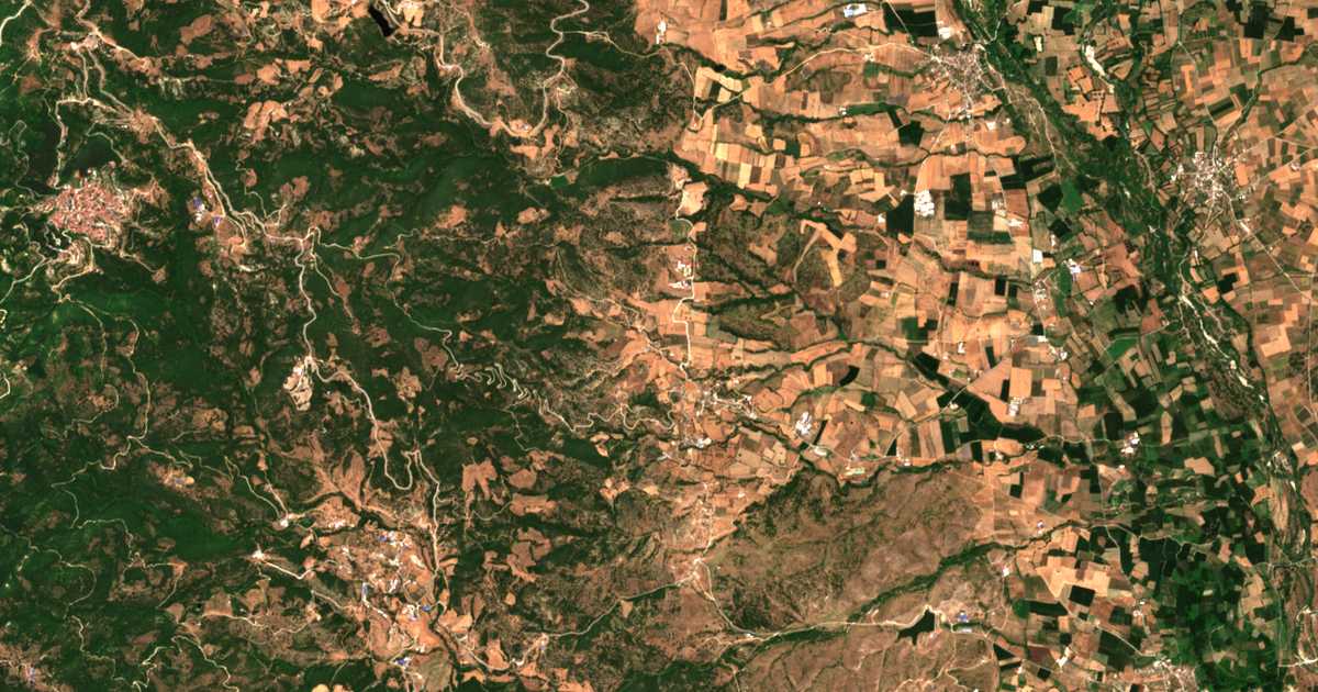 Satelitska karta: Ampélia