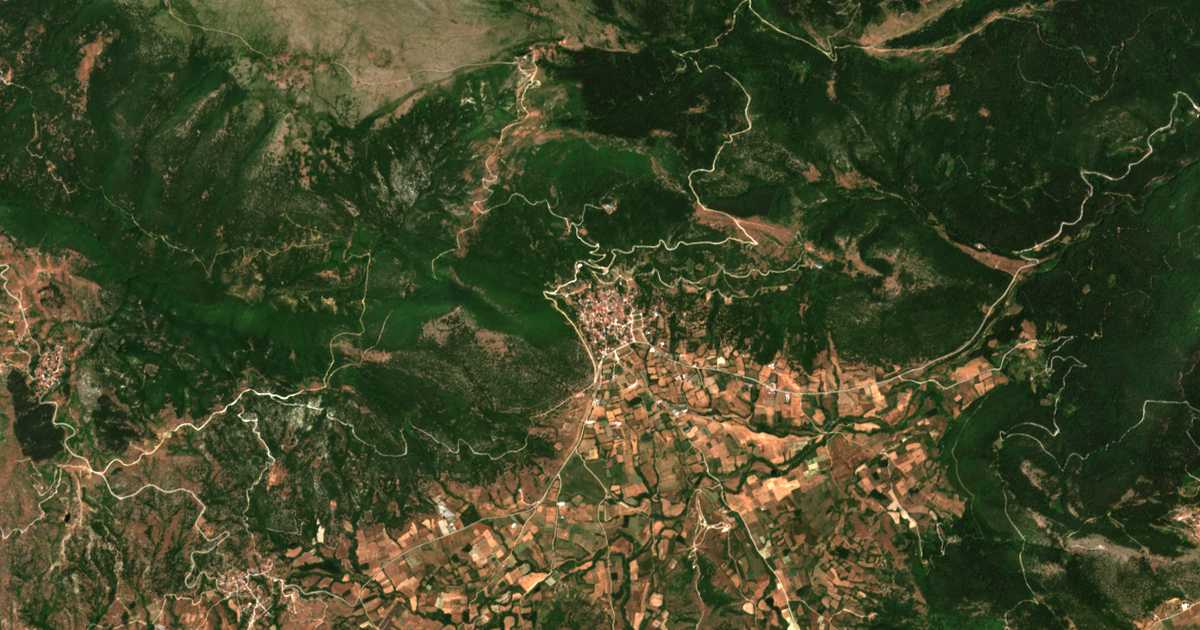 Satelitska karta: Karyá