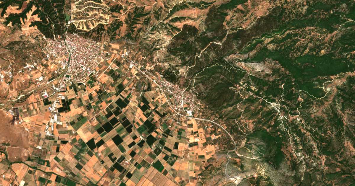 Satelitska karta: Tsarítsani