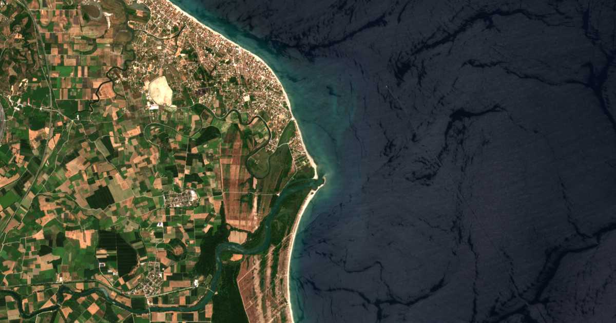 Satelitska karta: Paralía Kouloúras