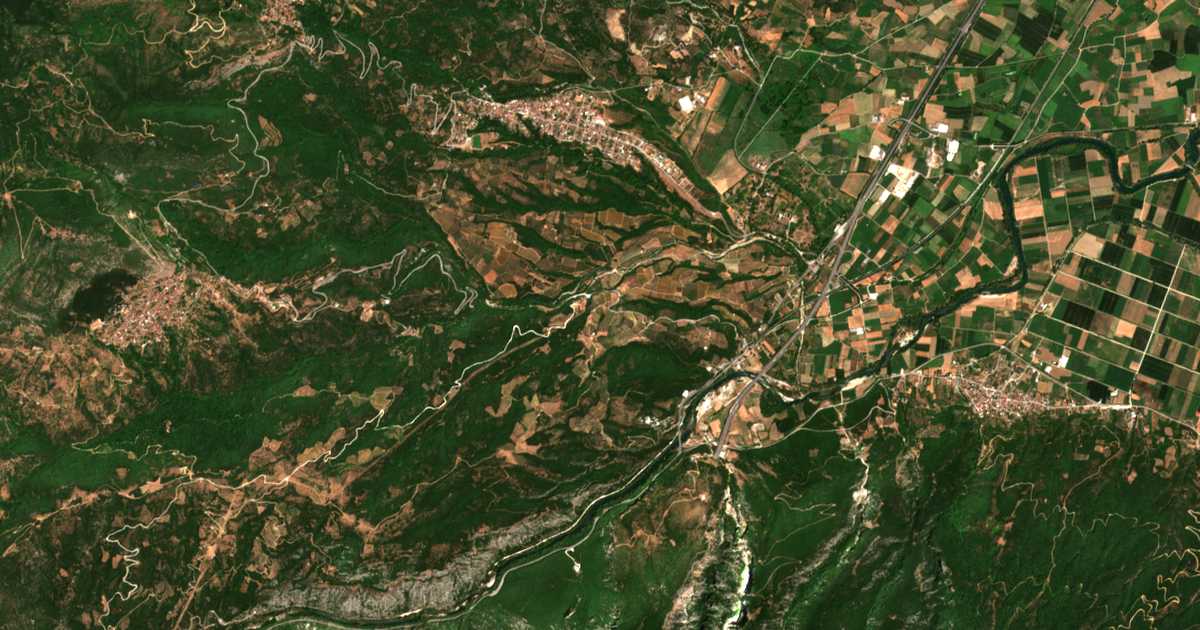 Satelitska karta: Peratariá