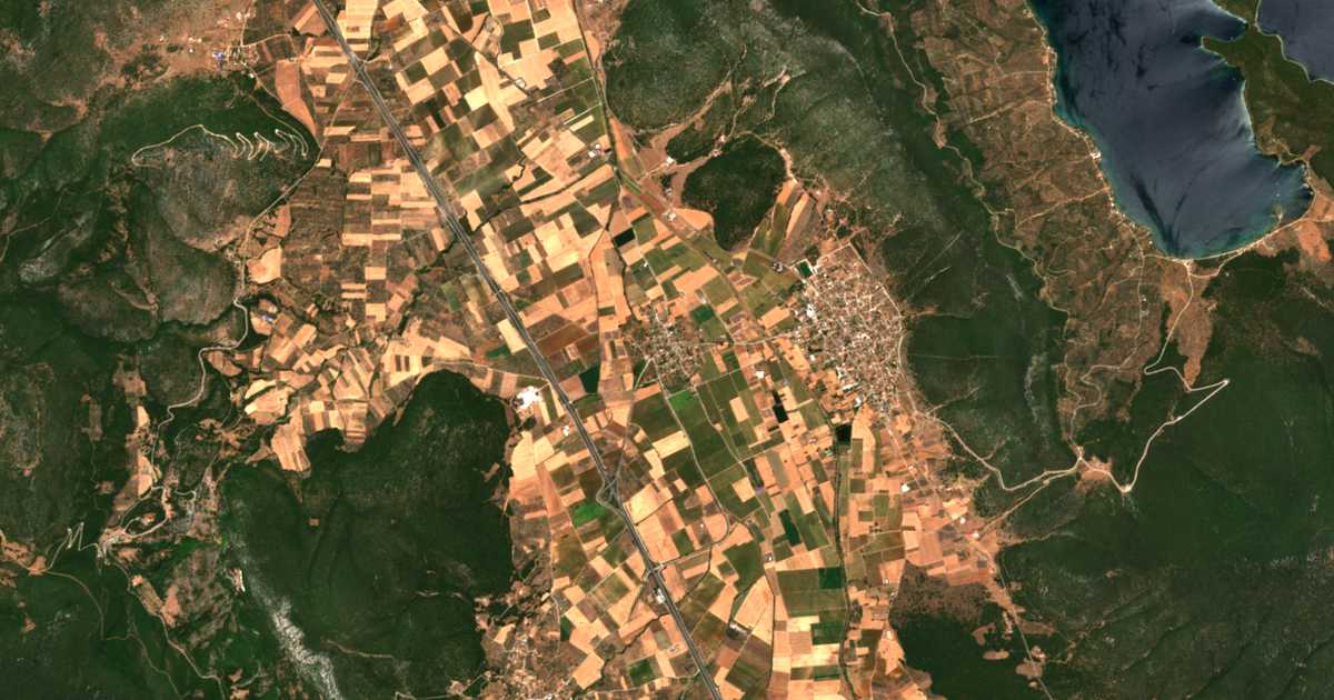 Satelitska karta: Agía Triás