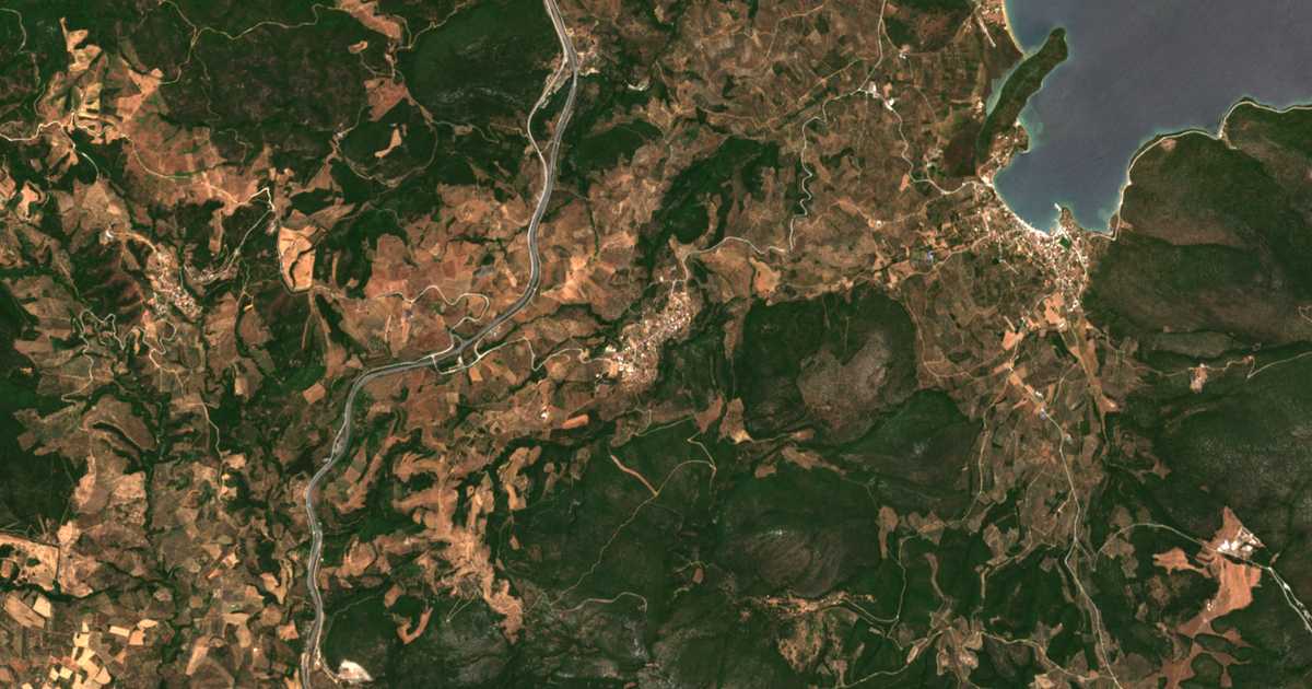 Satelitska karta: Ágioi Theódoroi