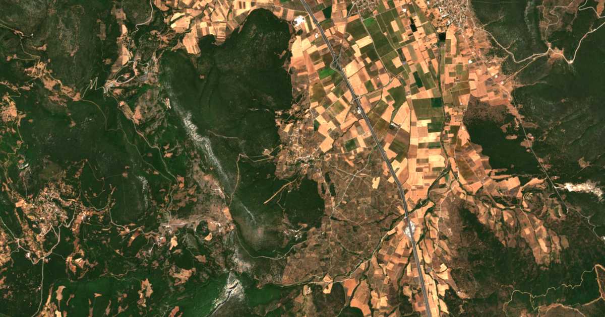 Satelitska karta: Drymón