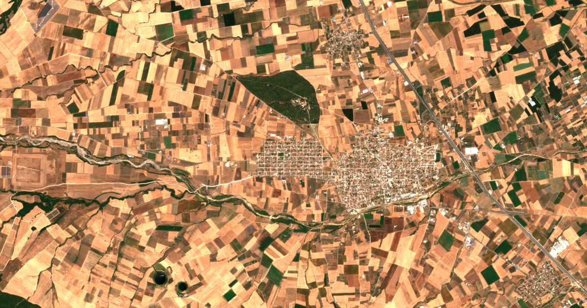 Satelitska karta: Efxeinoúpolis