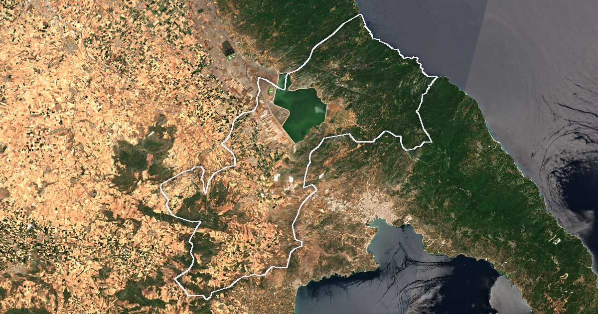Satelitska snimka s ucrtanom granicom: Dímos Ríga Feraíou