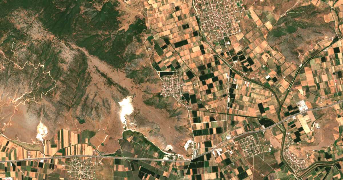 Satelitska karta: Petrotón