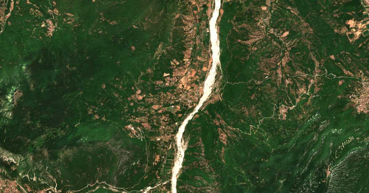 Satelitska karta: Ampélia
