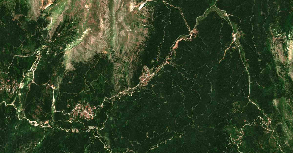 Satelitska karta: Pertoúlion