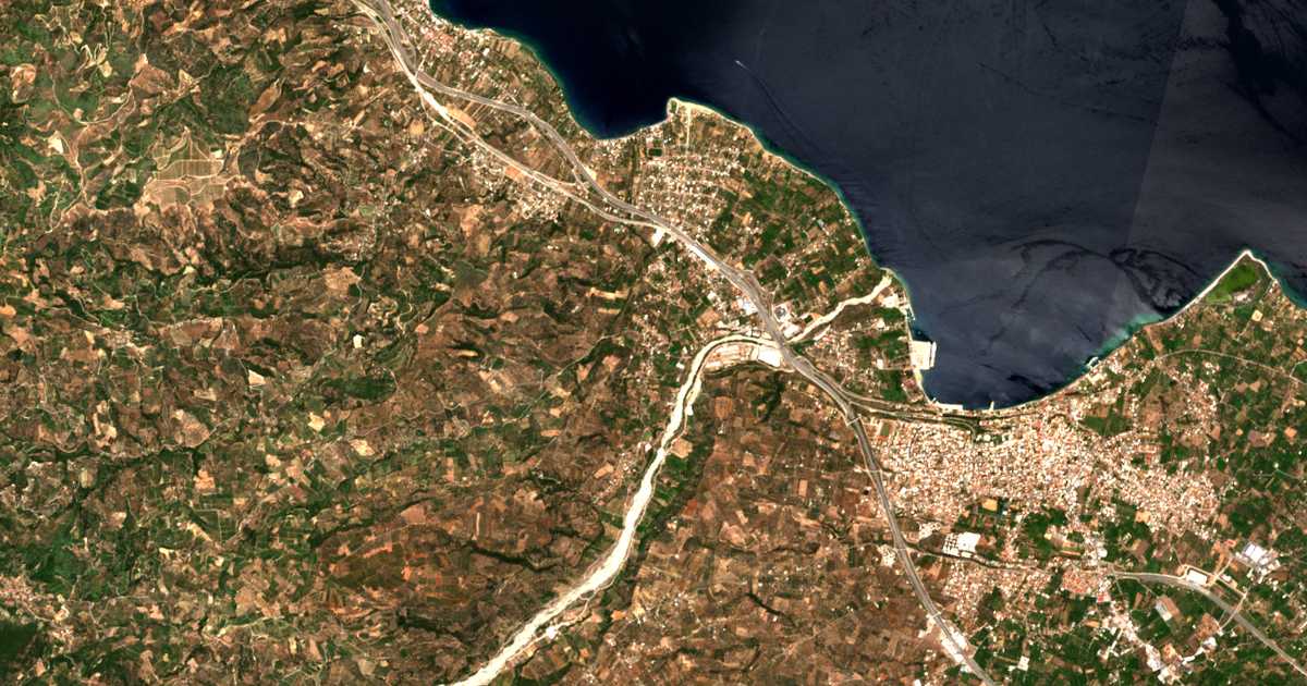 Satelitska karta: Ágios Konstantínos