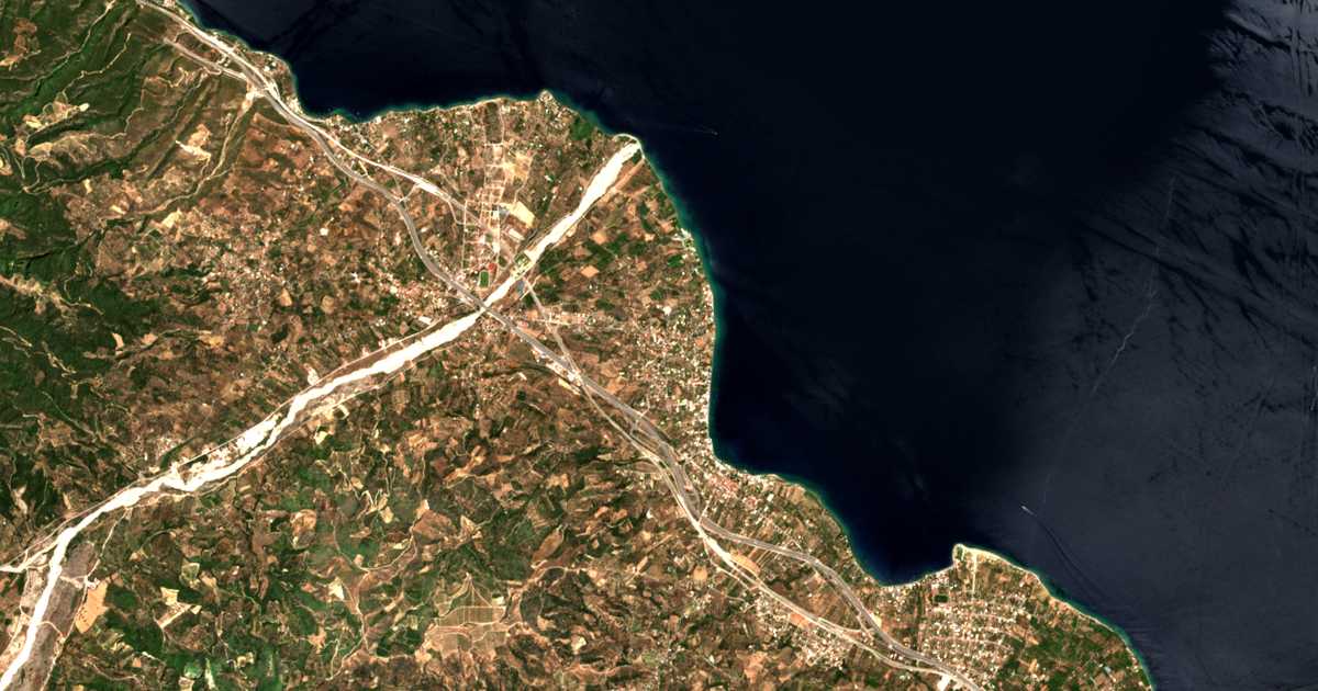Satelitska karta: Lóngos