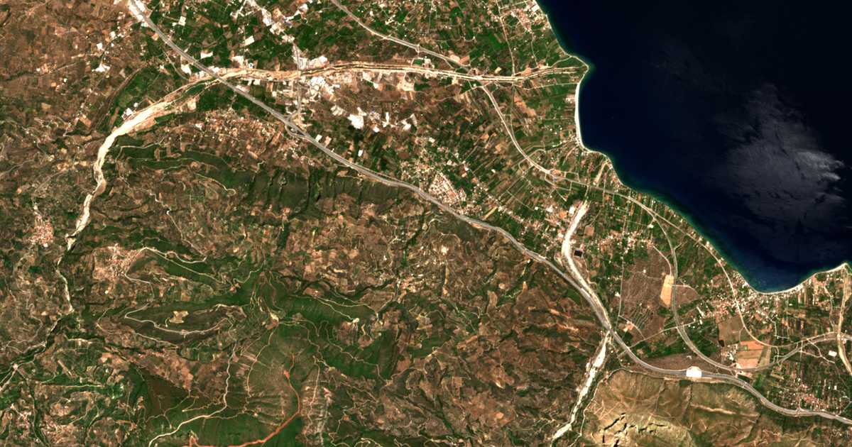 Satelitska karta: Néa Kerýneia