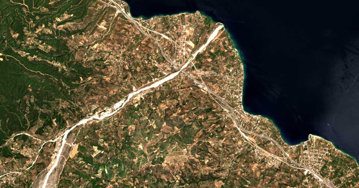 Satelitska karta: Néos Erineós
