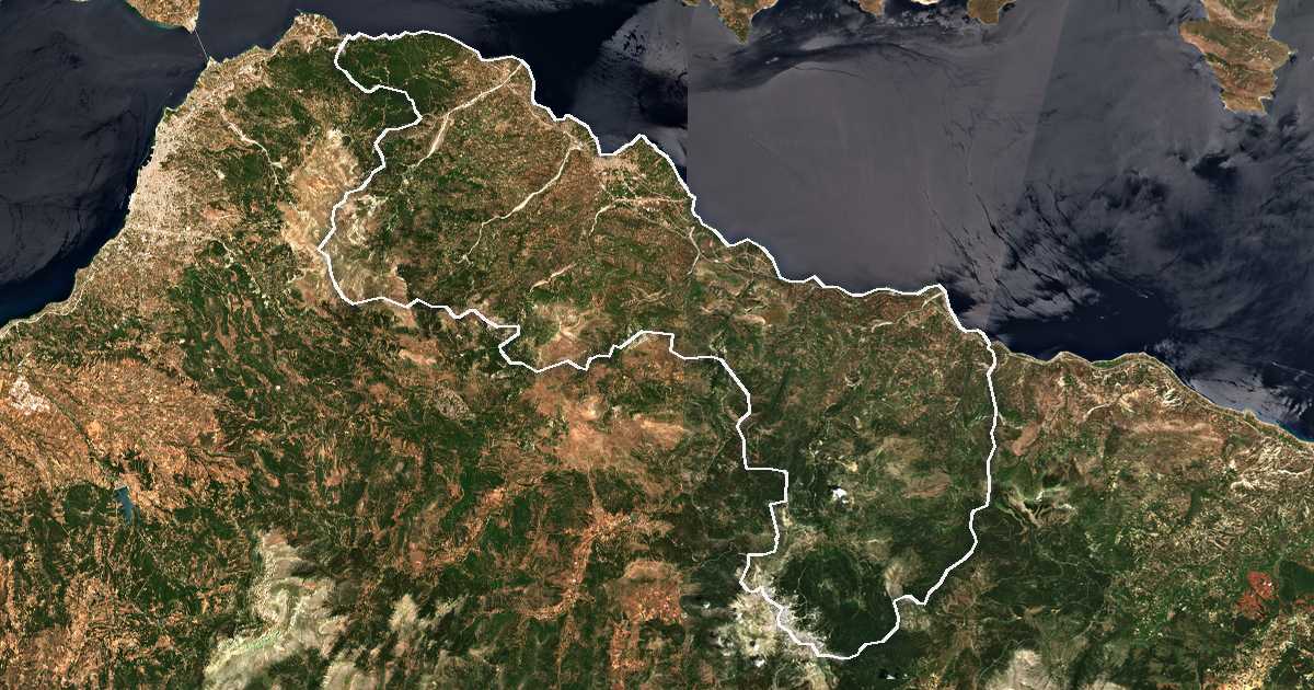 Satelitska snimka s ucrtanom granicom: Dímos Aigialeías