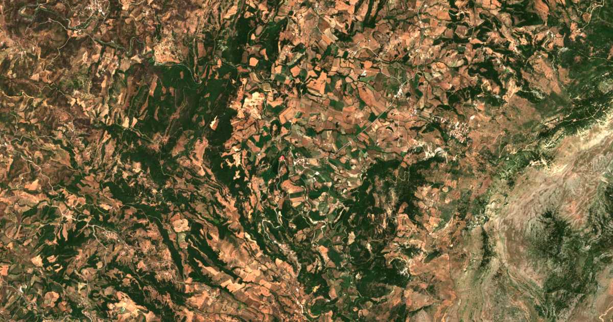 Satelitska karta: Karpéta