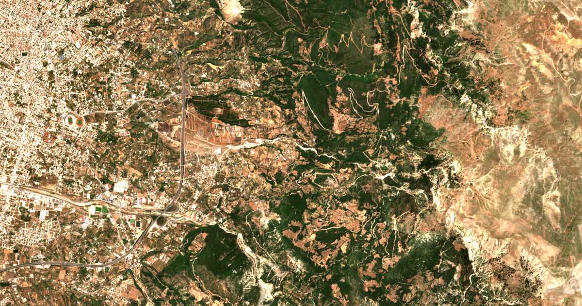 Satelitska karta: Elikístra