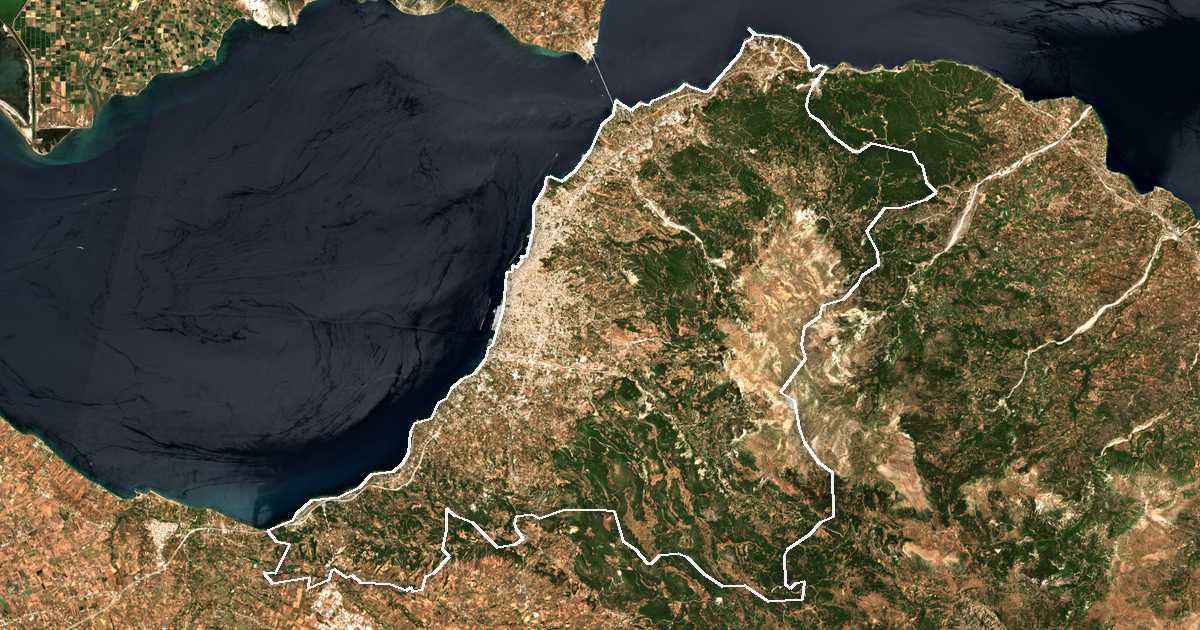 Satelitska snimka s ucrtanom granicom: Dímos Patréon