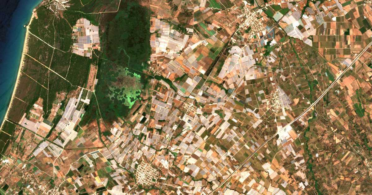 Satelitska karta: Néon Vouprásion