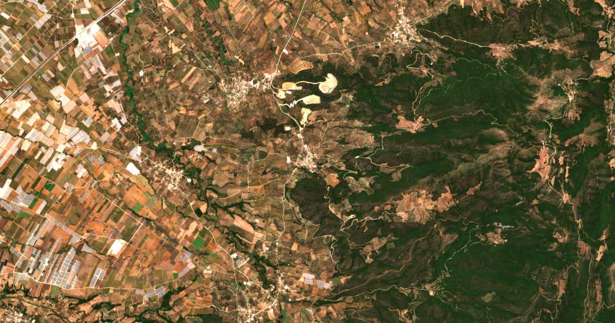 Satelitska karta: Pétas