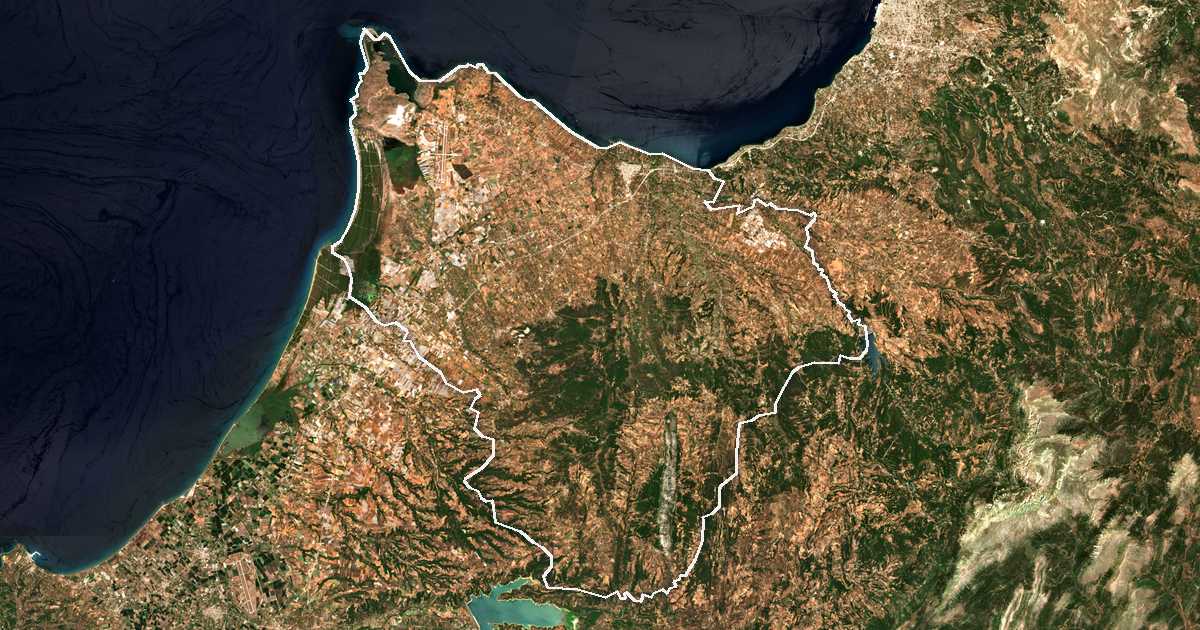 Satelitska snimka s ucrtanom granicom: Dímos Dytikís Achaḯas