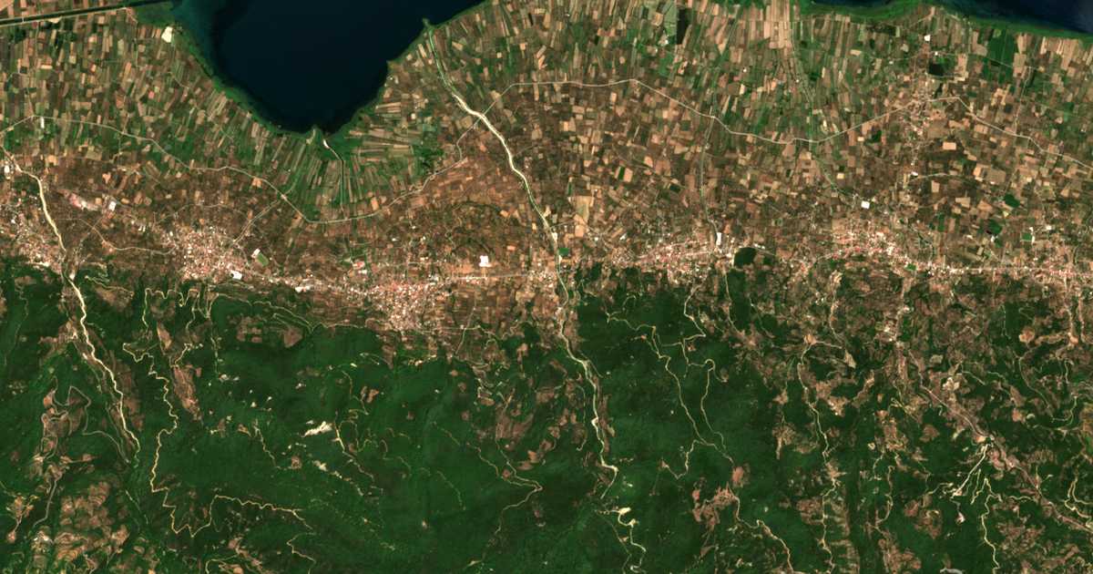 Satelitska karta: Agía Marína