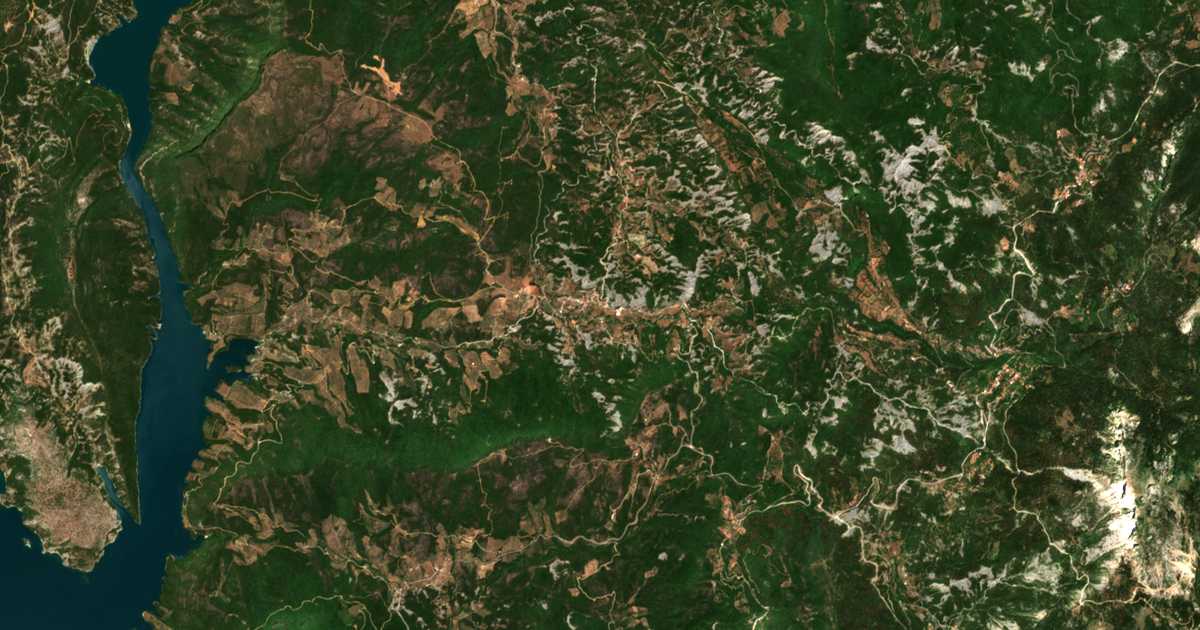 Satelitska karta: Ampélia
