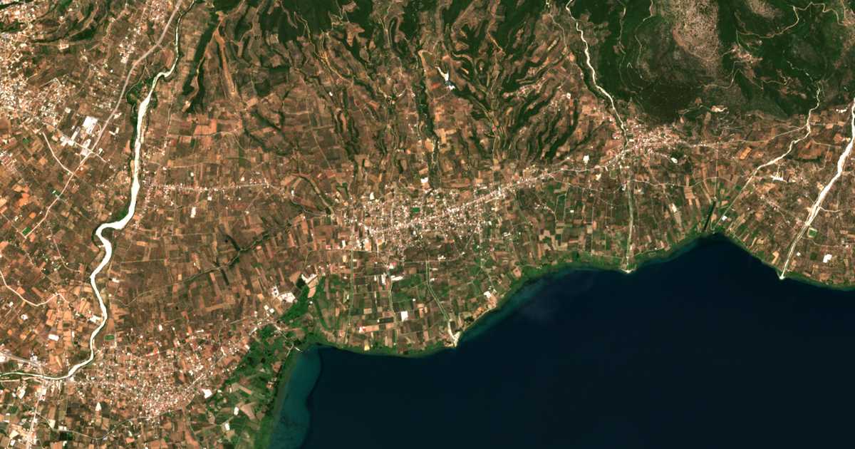 Satelitska karta: Kainoúrgion