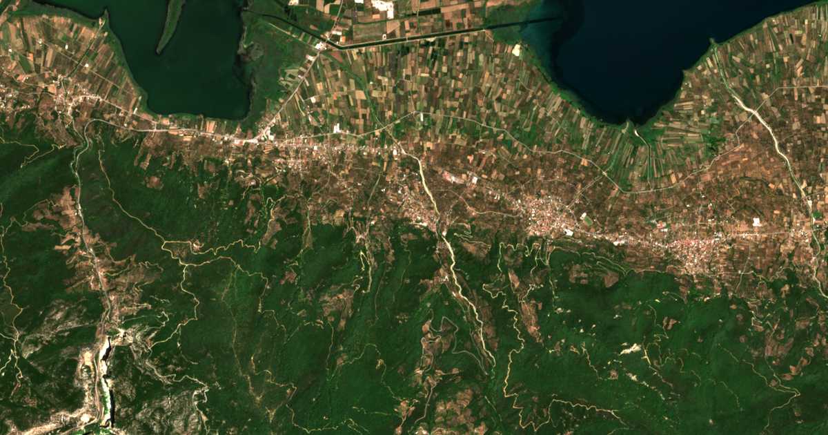 Satelitska karta: Káto Kerásovon